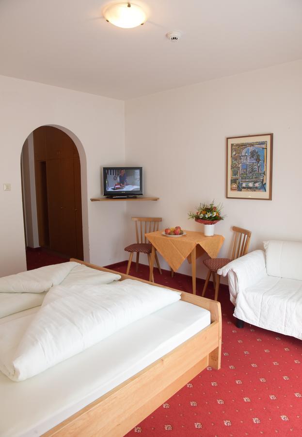 Hotel Pension Schweitzer Сіландро Екстер'єр фото