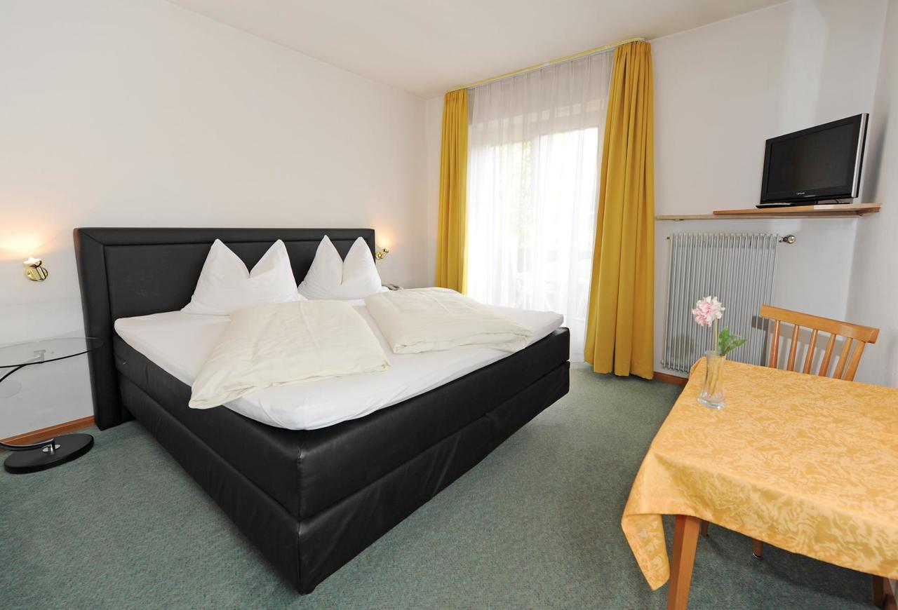 Hotel Pension Schweitzer Сіландро Екстер'єр фото
