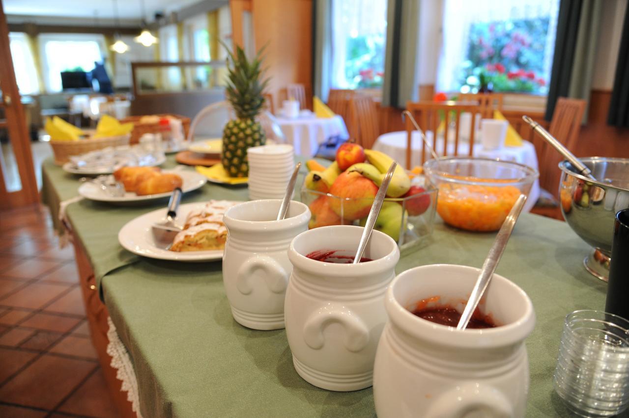 Hotel Pension Schweitzer Сіландро Екстер'єр фото