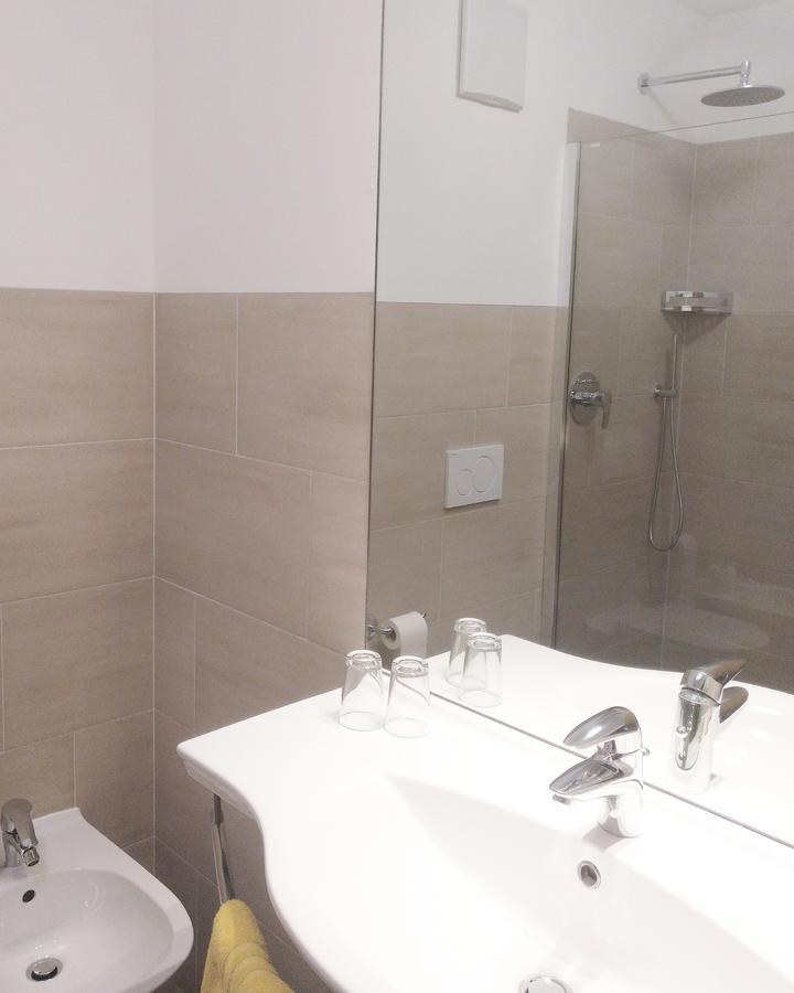 Hotel Pension Schweitzer Сіландро Екстер'єр фото
