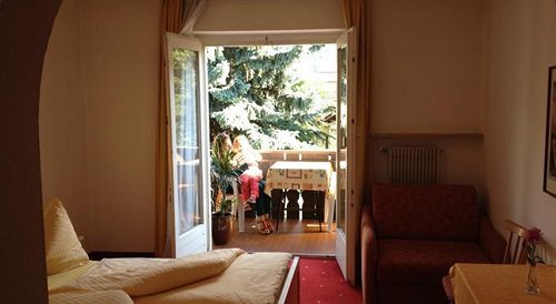 Hotel Pension Schweitzer Сіландро Екстер'єр фото